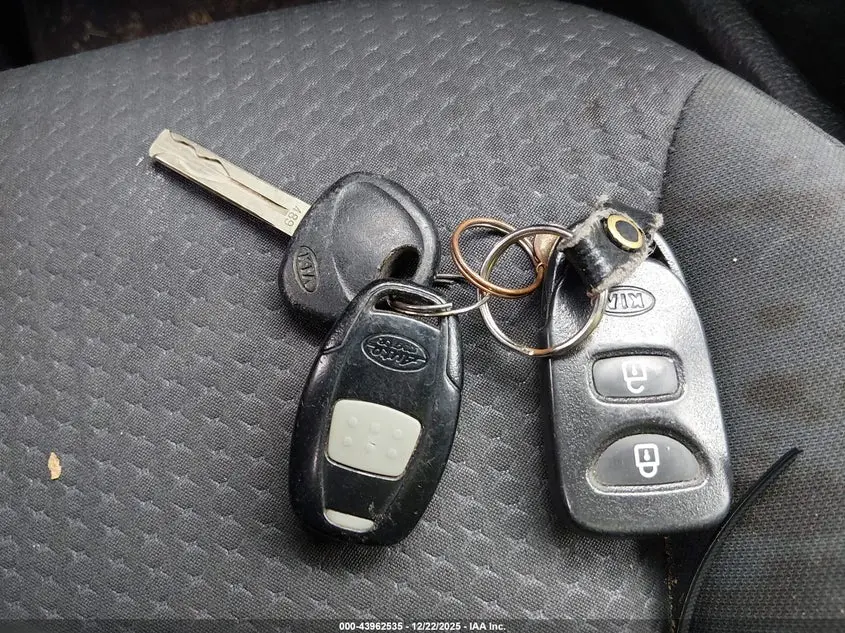 2013 KIA SORENTO LX