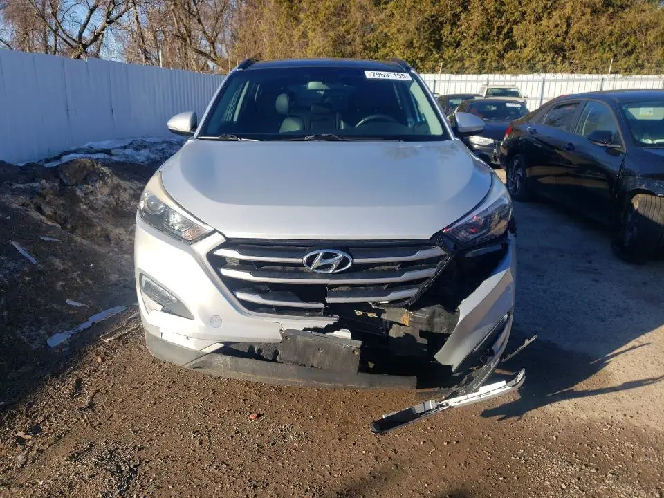 2017 HYUNDAI TUCSON SE  