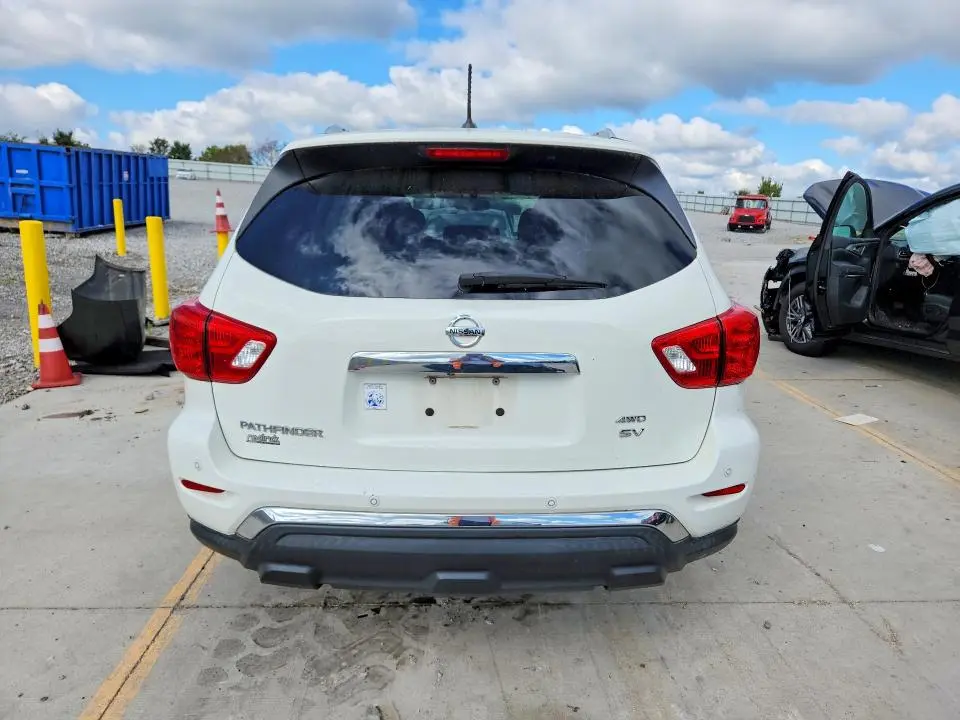 2018 NISSAN PATHFINDER SV  