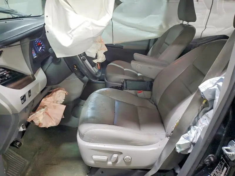 2016 TOYOTA SIENNA XLE 8-PASSENGER  