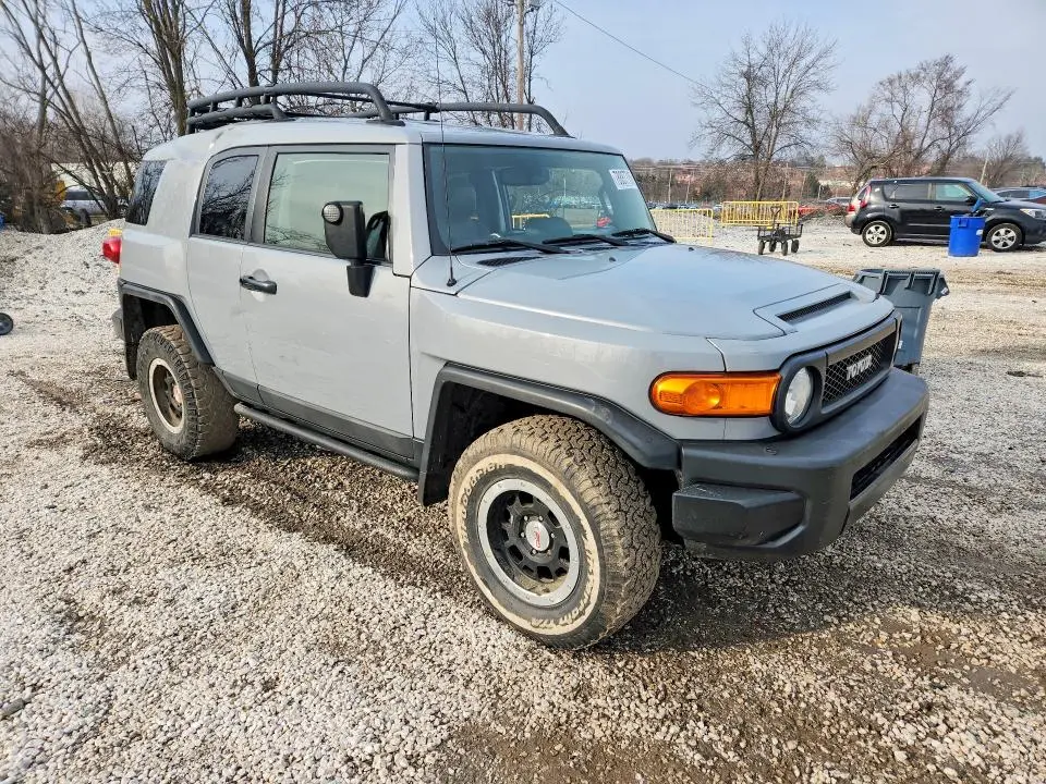 2013 TOYOTA FJ CRUISER BASE  