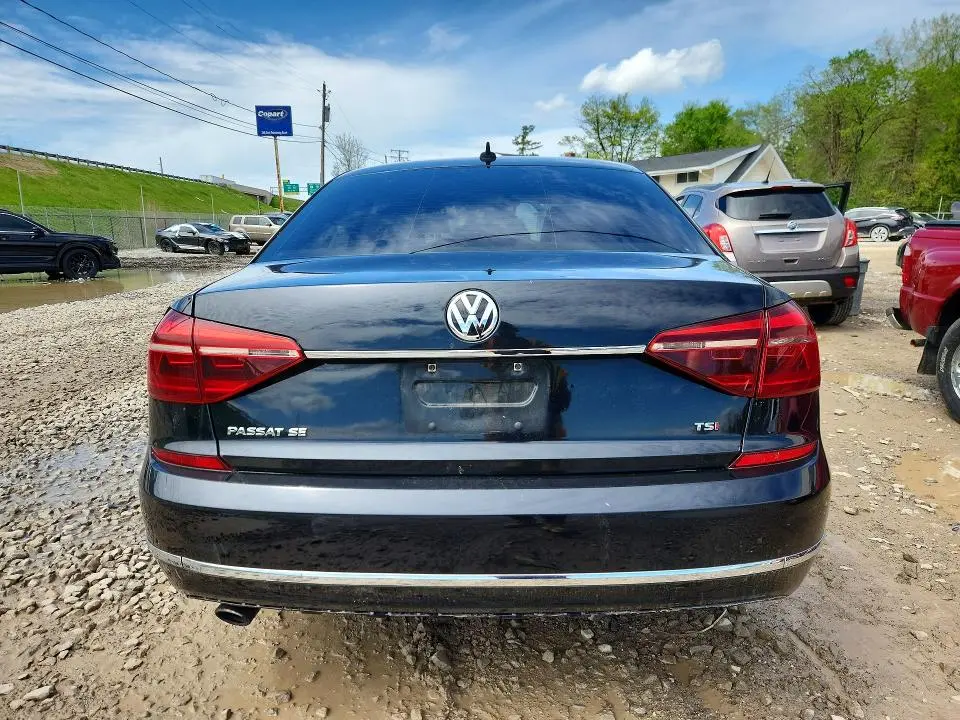 2018 VOLKSWAGEN PASSAT SE  