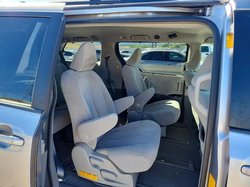 2013 TOYOTA SIENNA LE  