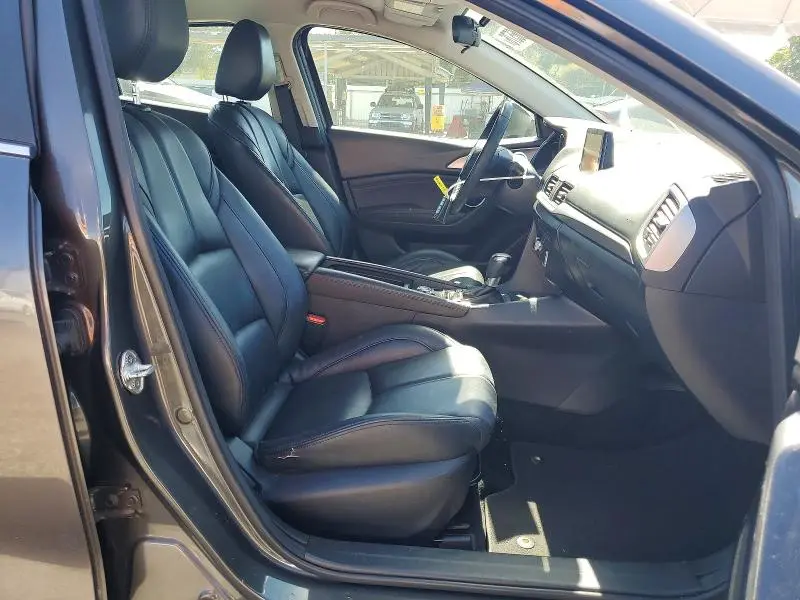 2018 MAZDA 3 TOURING  