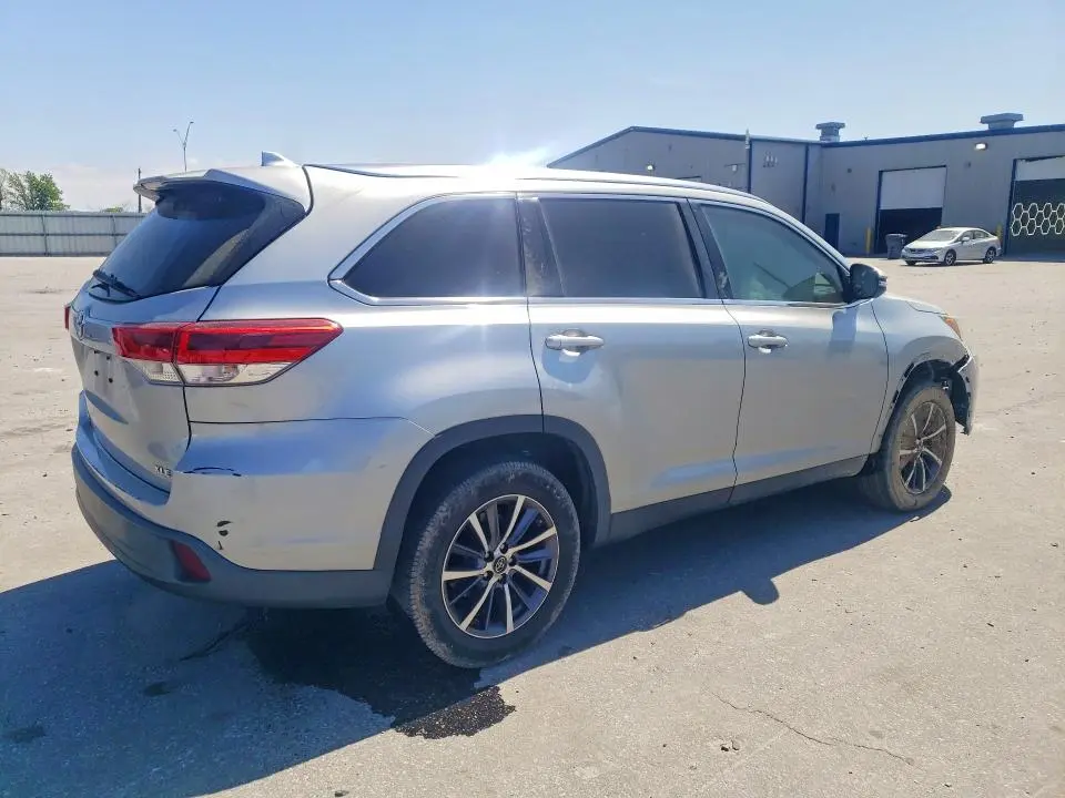 2019 TOYOTA HIGHLANDER XLE  