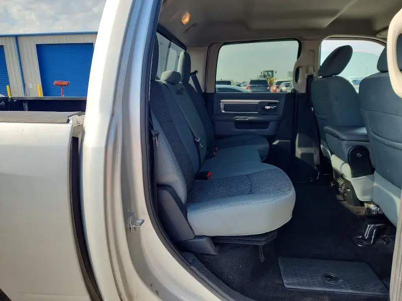 2016 RAM 1500 SLT  