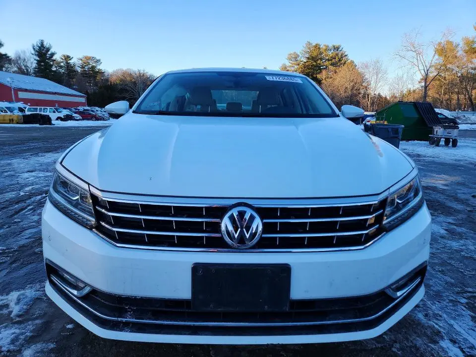 2017 VOLKSWAGEN PASSAT SE  