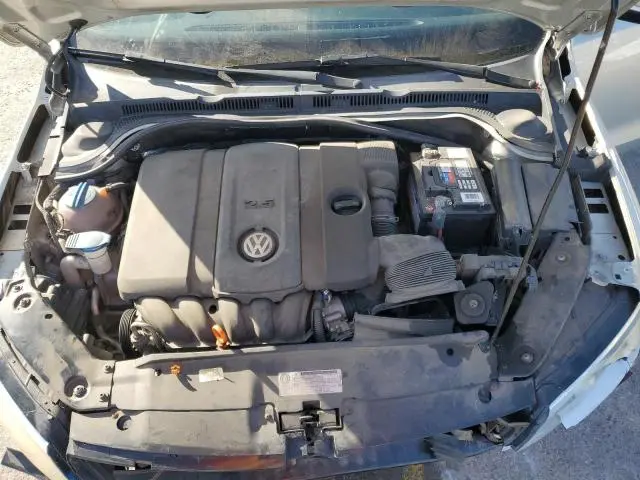 2011 VOLKSWAGEN JETTA SE  