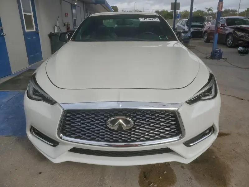 2018 INFINITI Q60 LUXE 300  