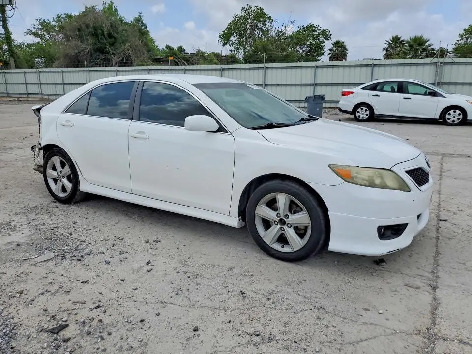 2011 TOYOTA CAMRY SE  