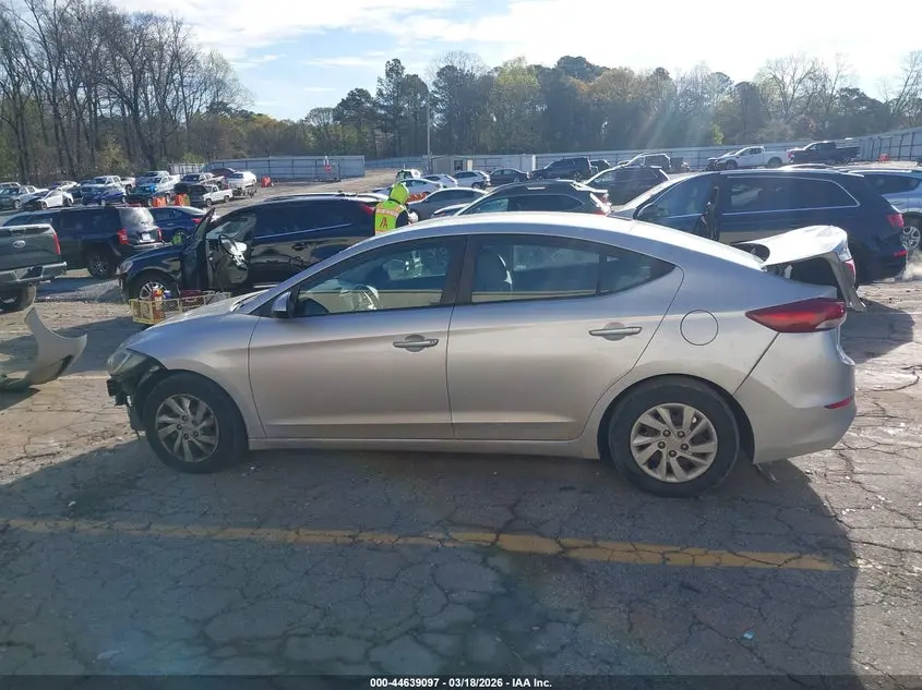 2017 HYUNDAI ELANTRA SE