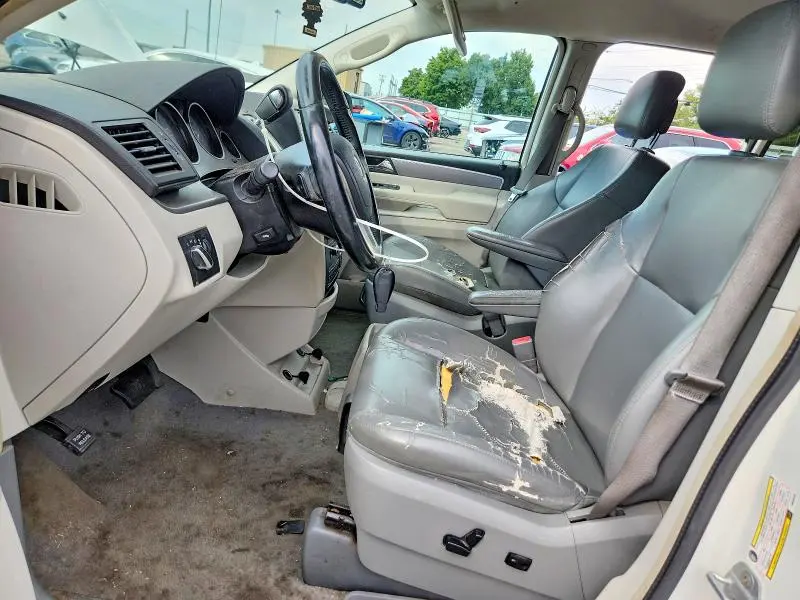 2011 VOLKSWAGEN ROUTAN SE  