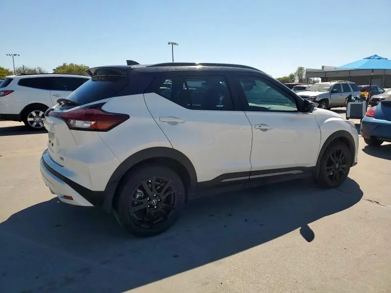 2024 NISSAN KICKS SR  