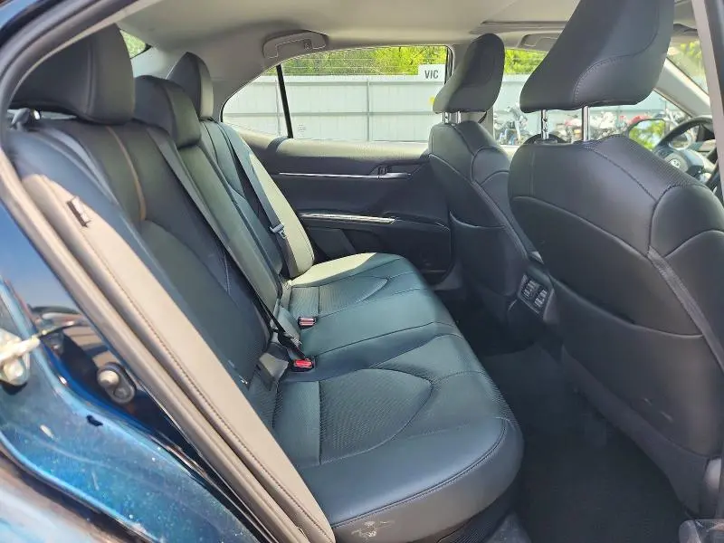 2020 TOYOTA CAMRY XLE  