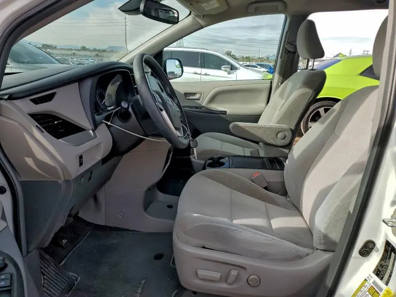 2018 TOYOTA SIENNA LE  