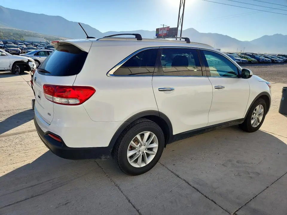 2016 KIA SORENTO LX  