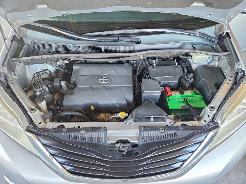 2014 TOYOTA SIENNA LE  