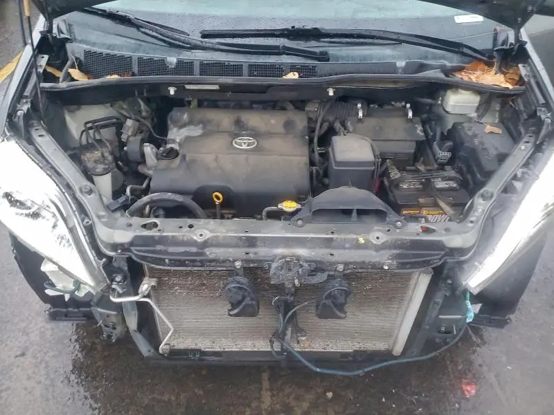 2011 TOYOTA SIENNA LE  