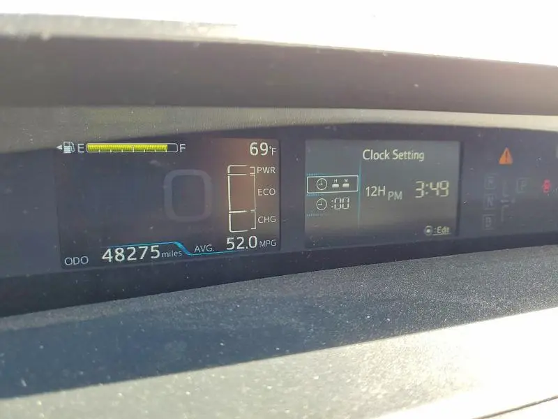 2022 TOYOTA PRIUS LE  