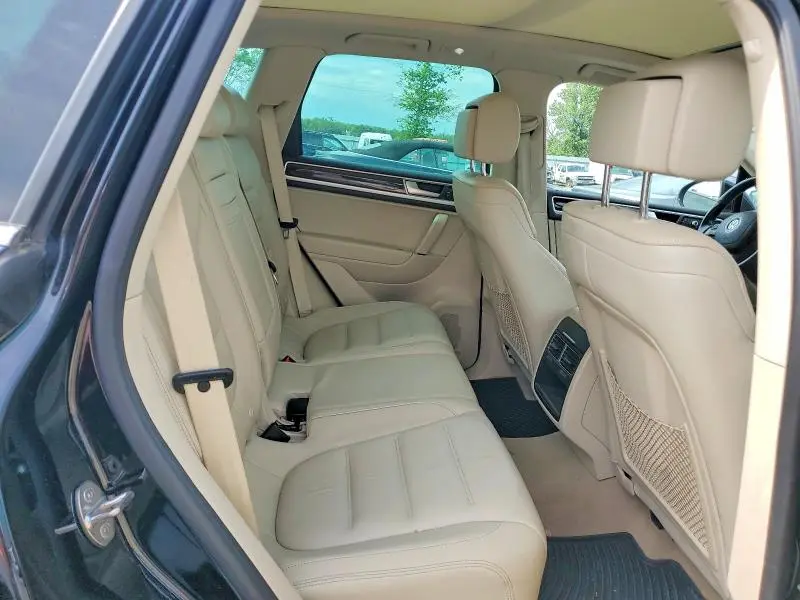 2016 VOLKSWAGEN TOUAREG SPORT  