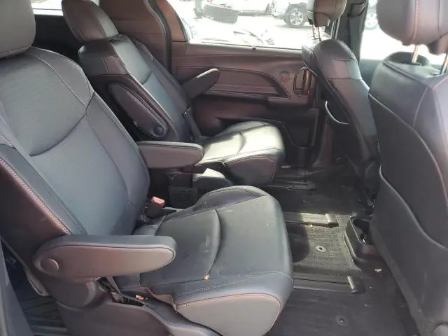 2022 TOYOTA SIENNA XSE  
