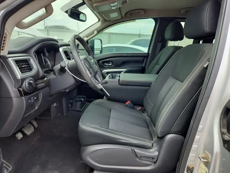2017 NISSAN TITAN SV  