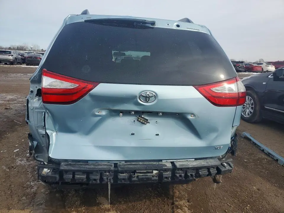 2017 TOYOTA SIENNA XLE PREMIUM 8-PASSENGER  