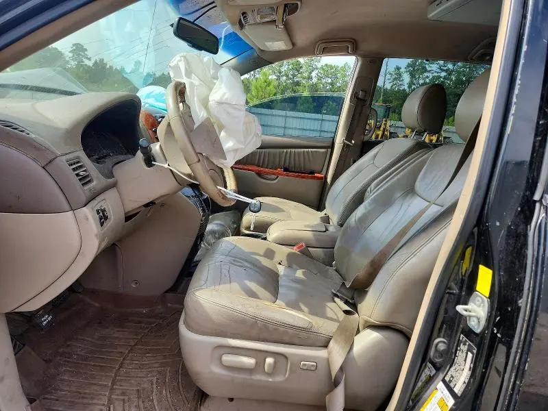 2010 TOYOTA SIENNA XLE  