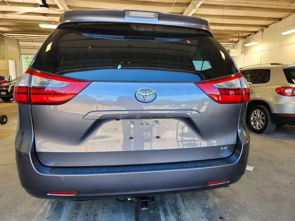 2020 TOYOTA SIENNA LE  