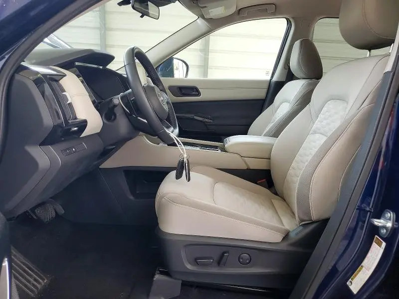 2023 NISSAN PATHFINDER SV  