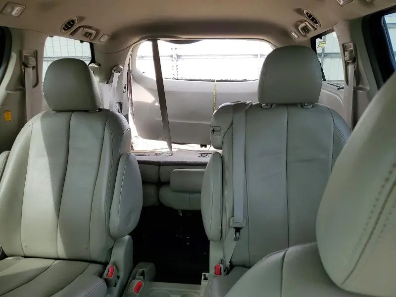 2011 TOYOTA SIENNA LE  