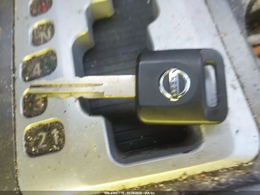 2011 NISSAN TITAN SV