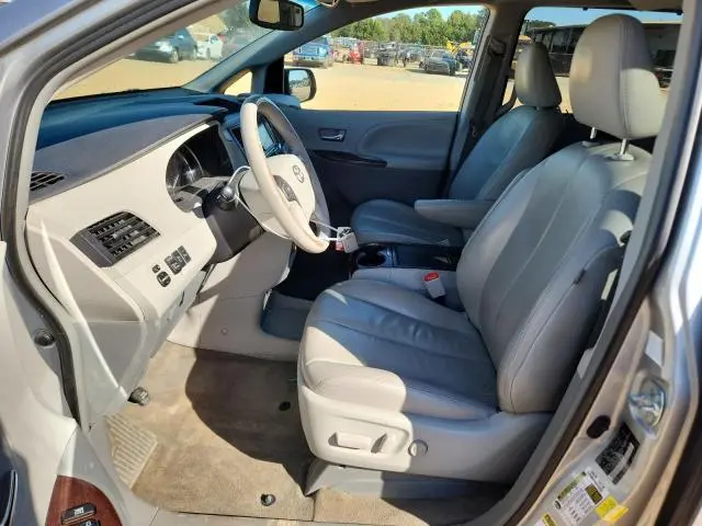2014 TOYOTA SIENNA XLE  