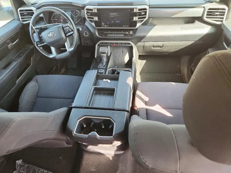 2022 TOYOTA TUNDRA SR5  