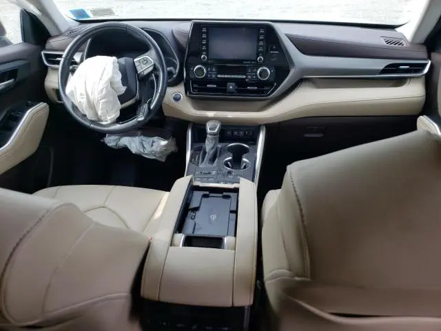 2020 TOYOTA HIGHLANDER XLE  