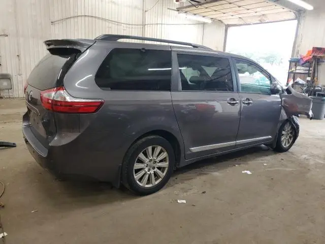 2017 TOYOTA SIENNA XLE