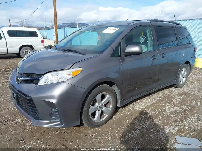 2019 TOYOTA SIENNA LE 8 PASSENGER