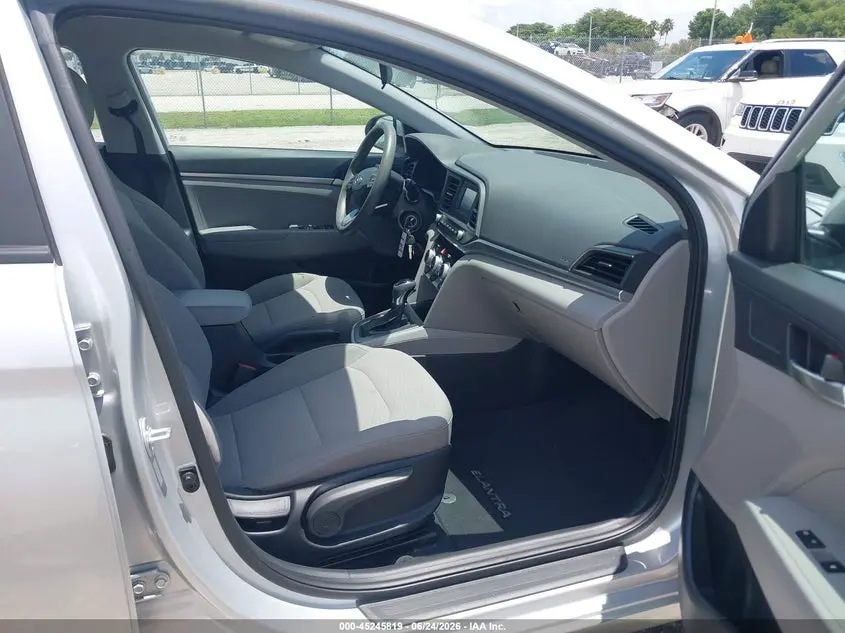 2019 HYUNDAI ELANTRA SE