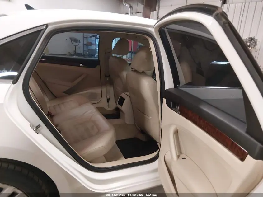 2013 VOLKSWAGEN PASSAT 3.6L V6 SEL PREMIUM