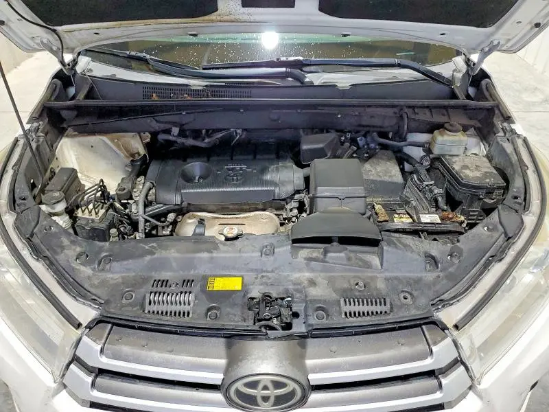2017 TOYOTA HIGHLANDER LE  