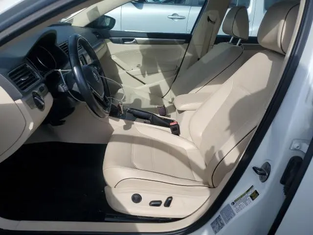 2017 VOLKSWAGEN PASSAT SE  