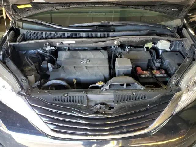 2015 TOYOTA SIENNA LE  