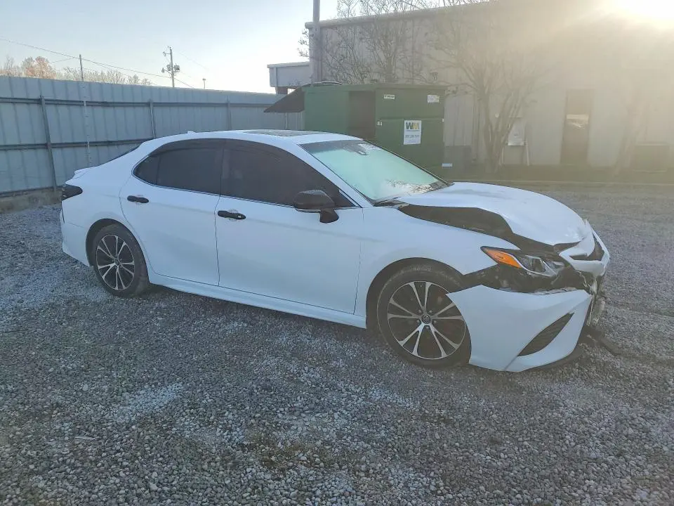 2018 TOYOTA CAMRY SE  