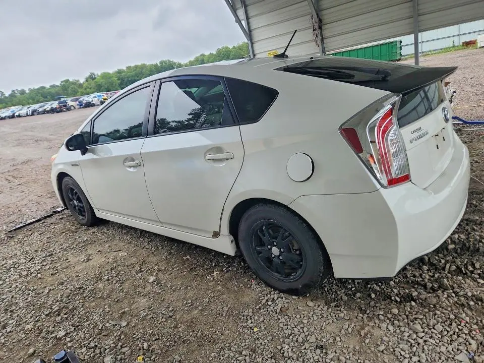 2015 TOYOTA PRIUS THREE  