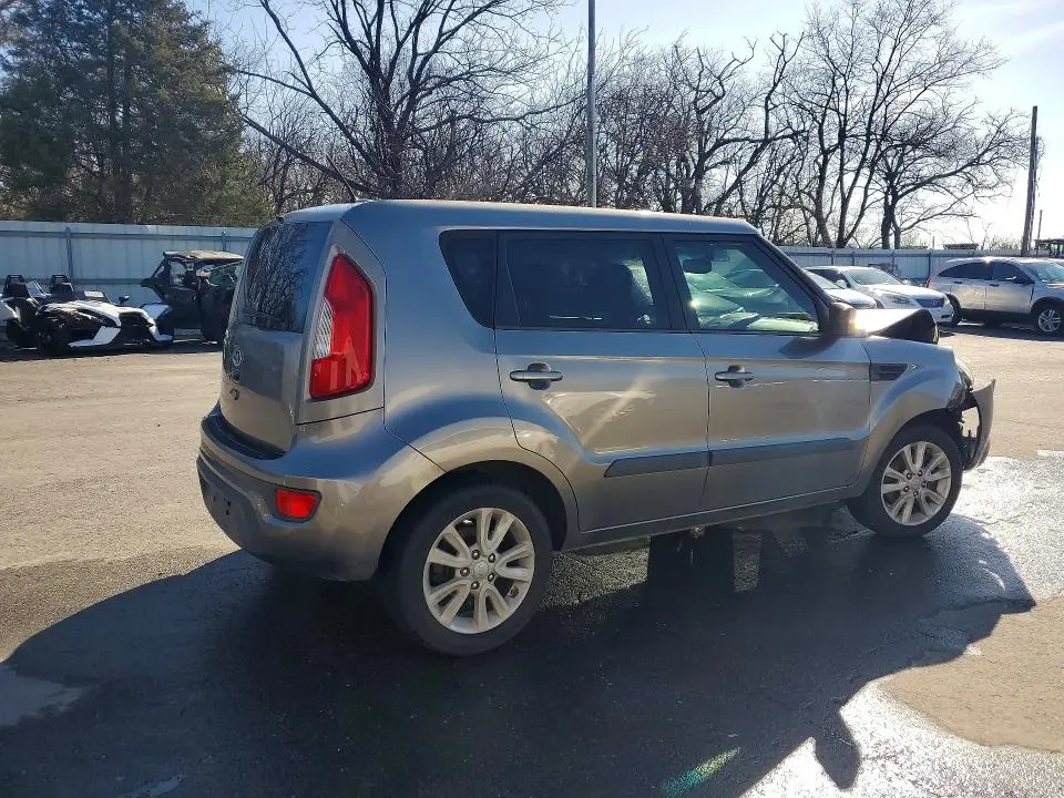 2013 KIA SOUL +  