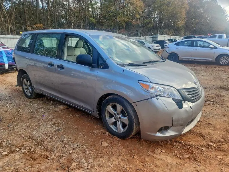 2013 TOYOTA SIENNA   