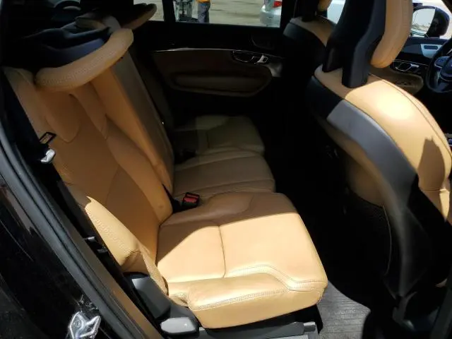 2017 VOLVO XC90 T6  
