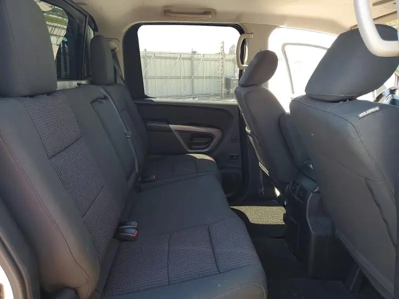 2015 NISSAN TITAN SV  