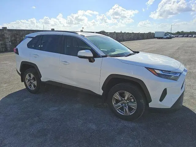 2024 TOYOTA RAV4 XLE  