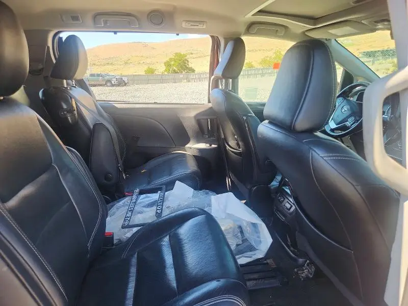 2019 TOYOTA SIENNA SE 8-PASSENGER  